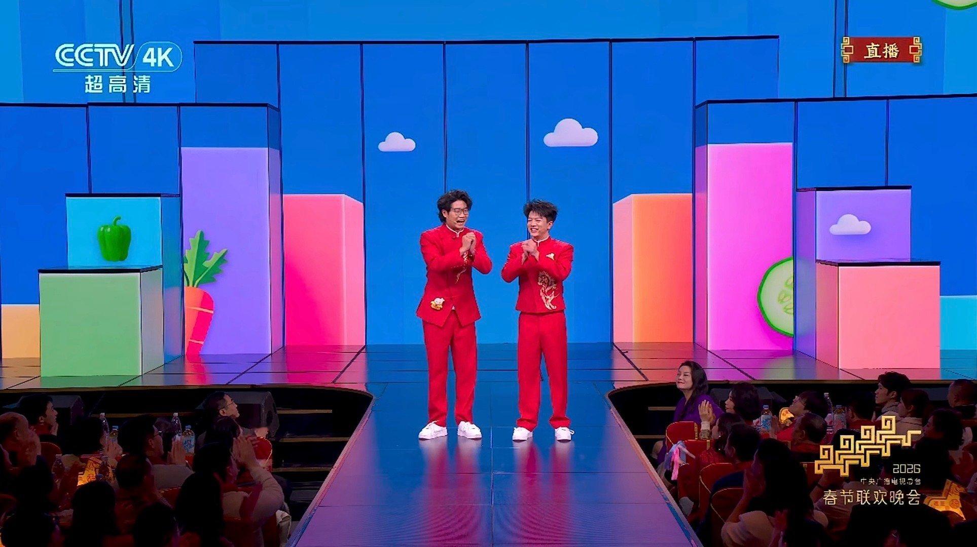 被春晚同款小马灯种草了 马年氛围感神器！小马灯轮廓灵动，红福字满印超喜庆，暖黄光