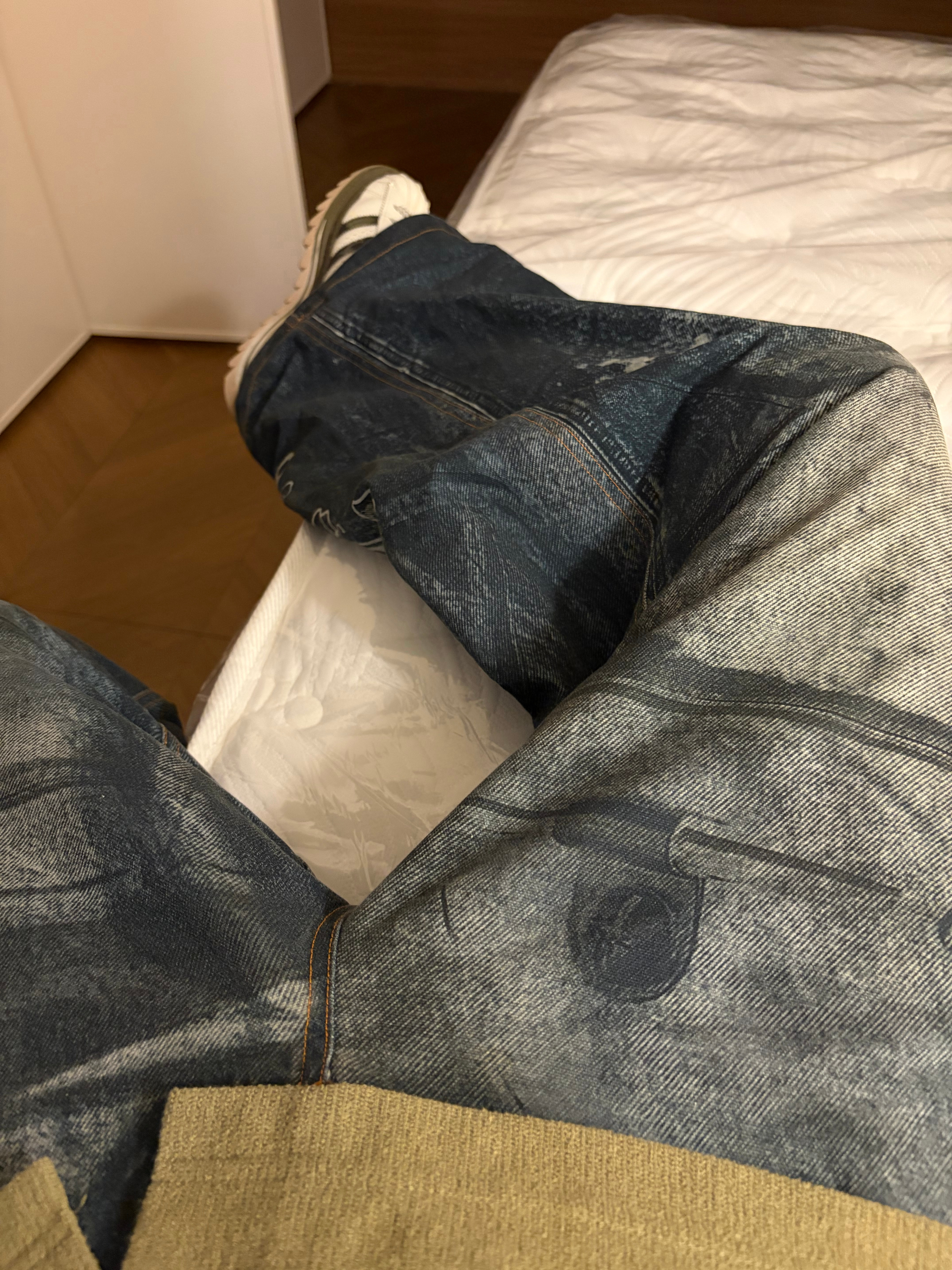 我的梦想实现了一间属于自己的房间：有冰箱、零食柜、小床、按摩椅、沙发、电脑桌，电