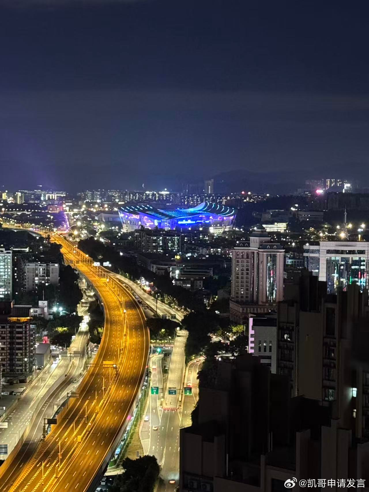 全运会[超话] 广州人对全运会的尊重，就是能做到主干道几乎没有一台车！ ​​​