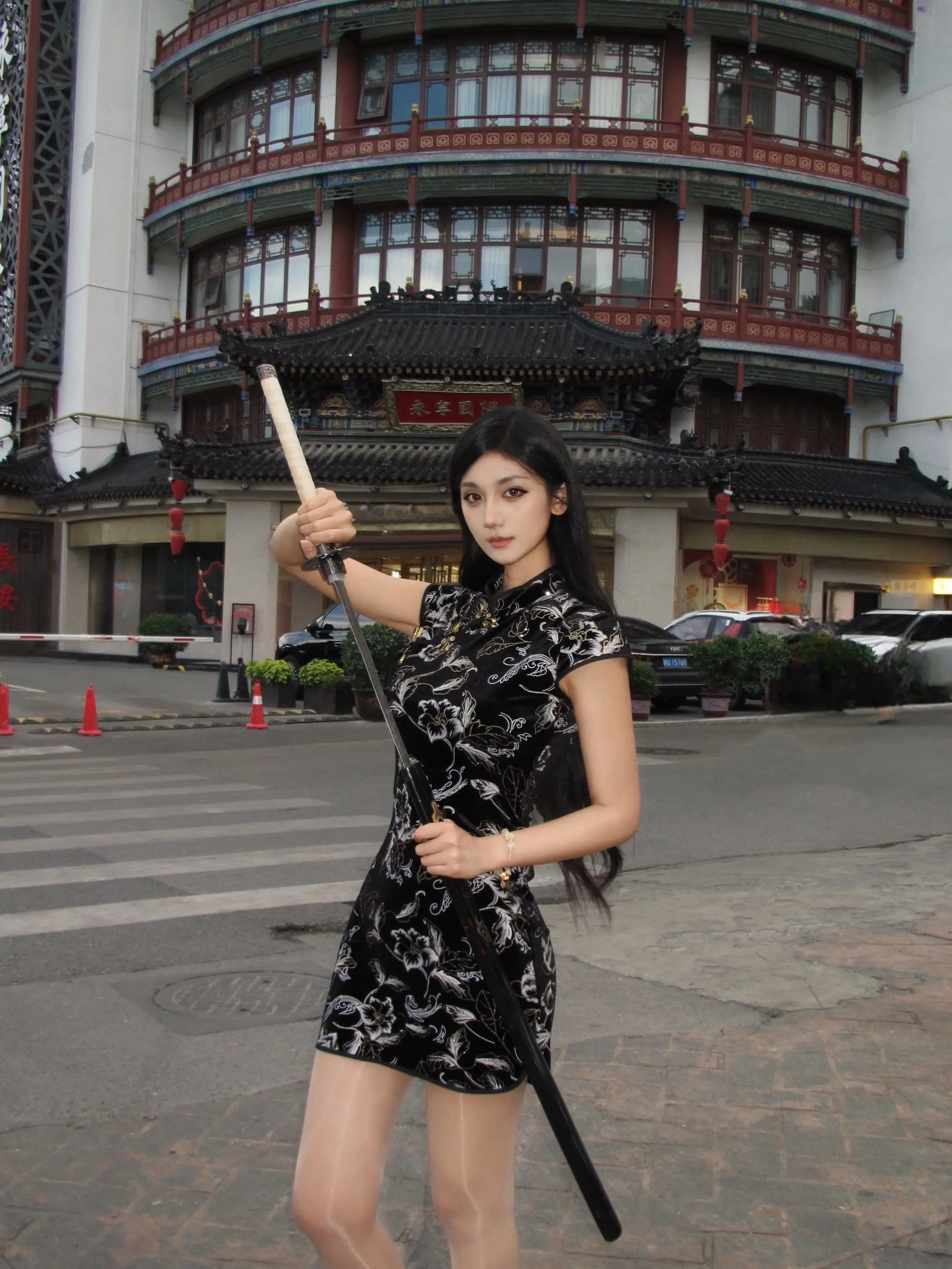 那个穿旗袍的中国女人
