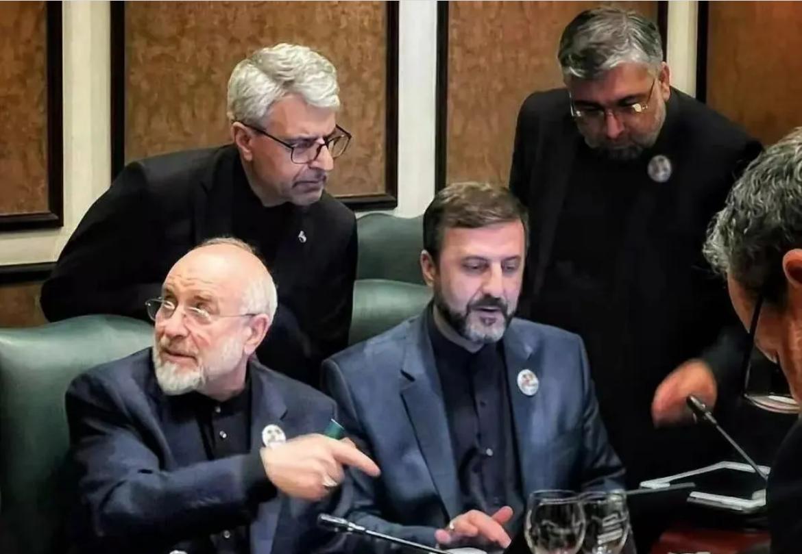 特朗普要以毒攻毒，今晚就拉全世界垫背，全面封锁海峡，还要重新开战！

特朗普被逼