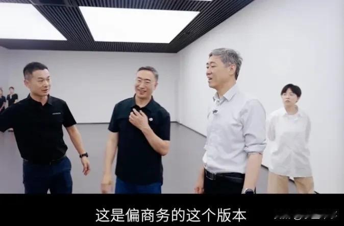 经济学家李稻葵“取经”零跑模式，连连称赞。

随着电气化与智能化的不断深入发展，
