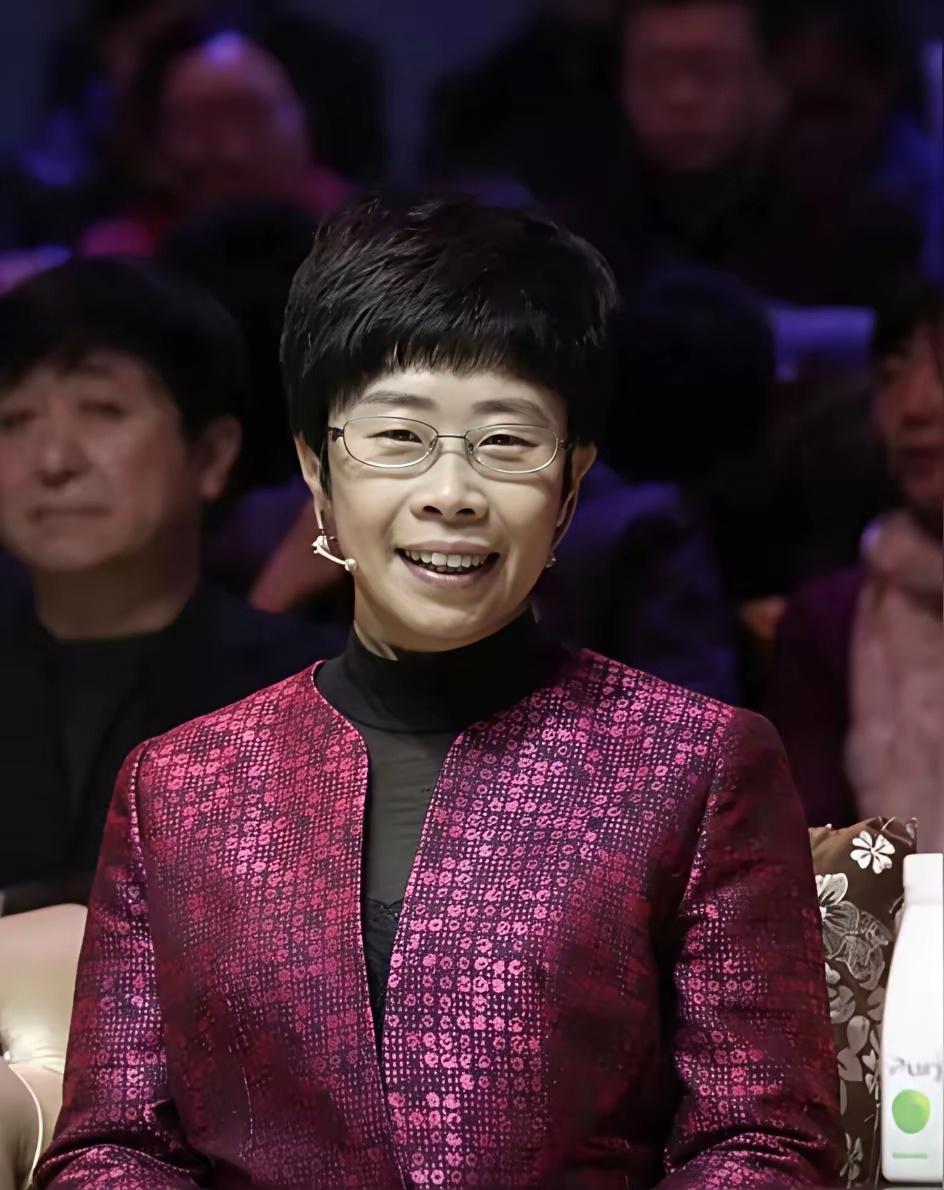 大才女蒙曼发型一变，整个人气质都变了