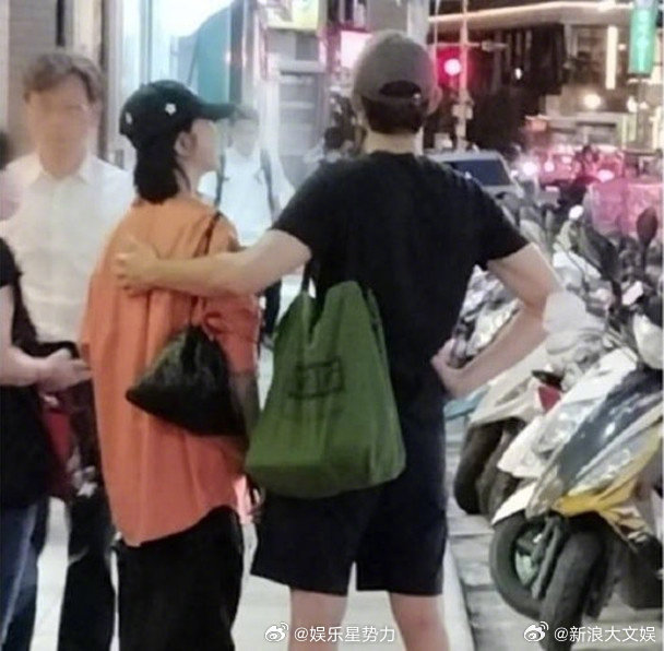 吴慷仁邵雨薇约会偶遇吴慷仁邵雨薇约会 网友分享在台北市天津街偶遇吴慷仁和邵雨薇，