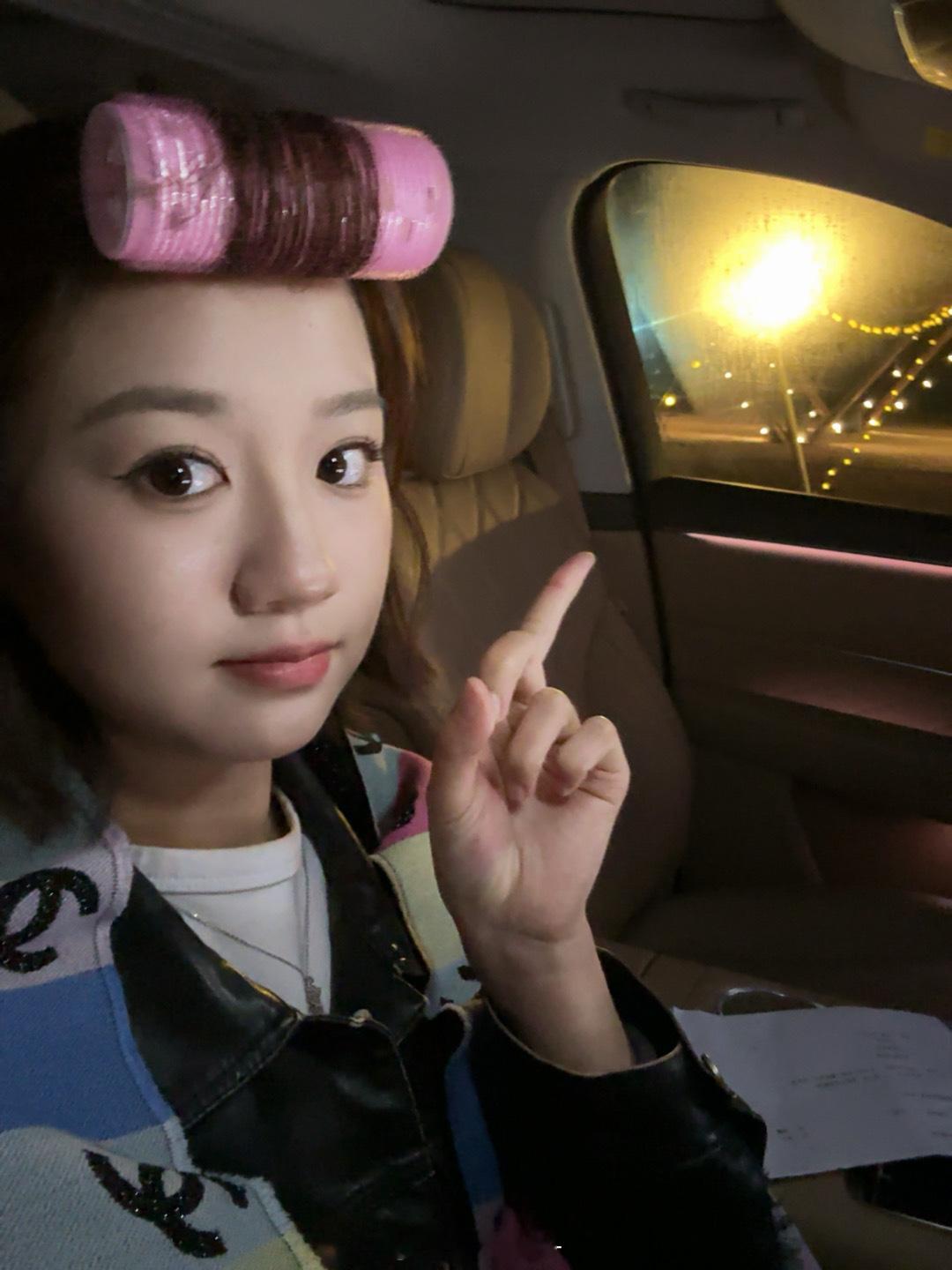 肉丸日记📔 平安夜快乐呀大家今天吃苹果了吗🍎本牛马还在工作新能源汽车问界M8