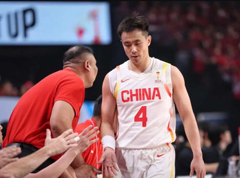 赵继伟连续两场帮助中国男篮逆转取胜，分别得到14分和13分，危难时刻挺身而出，迎