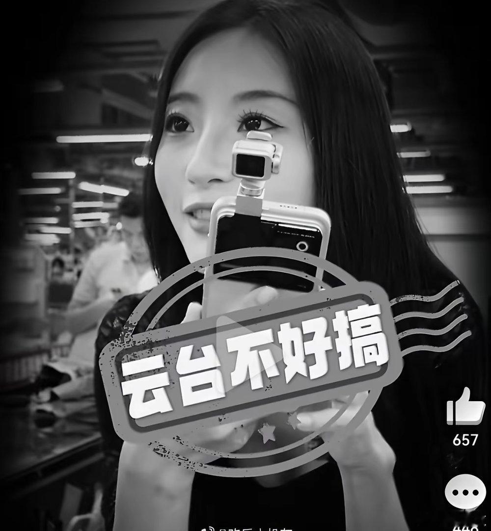 博主揣着荣耀Robot Phone直奔华强北，想问问能不能复刻。结果档口老板上手