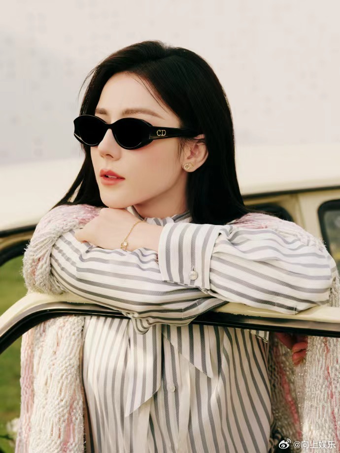 嘉行表示热巴目前一切平安迪丽热巴报平安了迪丽热巴报平安了，嘉行表示热巴目前一切平