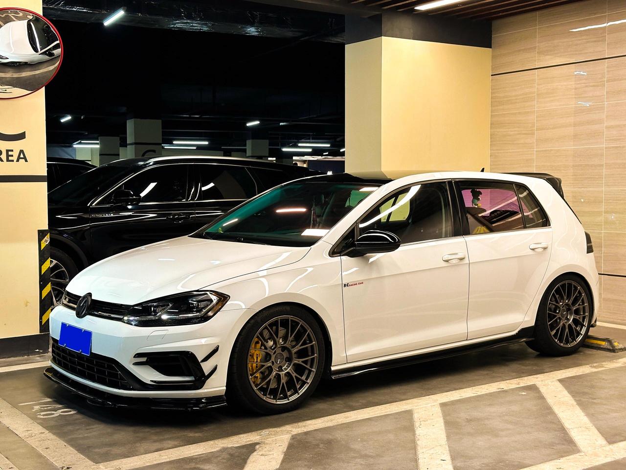 ✨这套轮毂一上车，高尔夫那个小钢炮的味儿一下就出来了。不是那种硬凹姿态的帅，而是