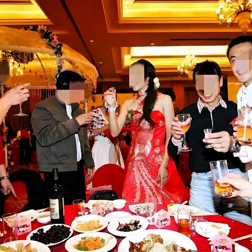 “想钱想疯了？”江西宜春，男子邀请60岁的战友来参加儿子的婚礼，吃席时，战友喝了