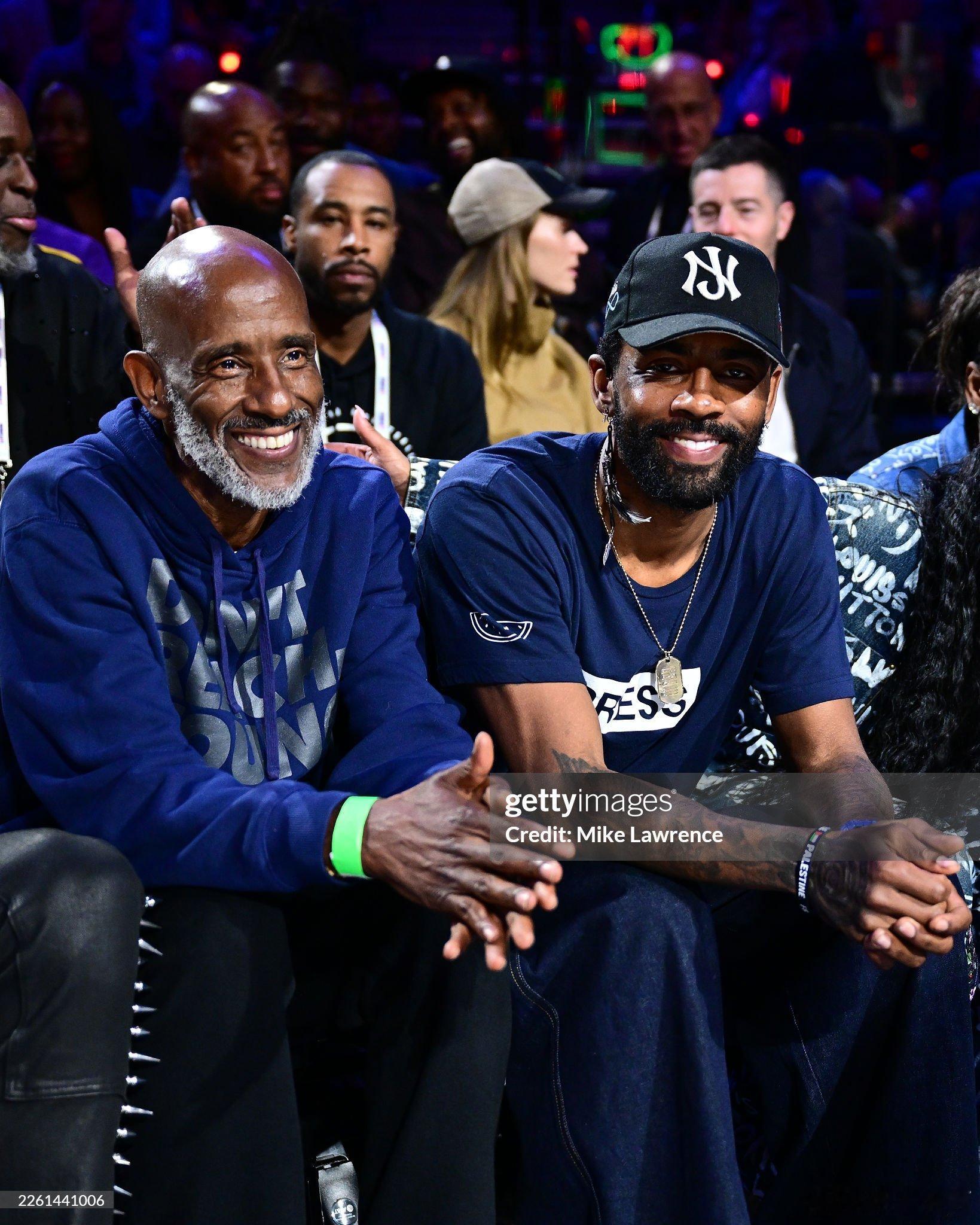 MFFL 来自Marc Stein的消息。欧文将继续进行左膝手术后的康复治疗，直