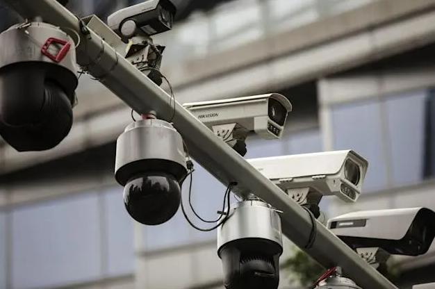 美国那边又要出招了。

联邦通信委员会已经拍板，7月上旬开始扩大对中国科技设备的
