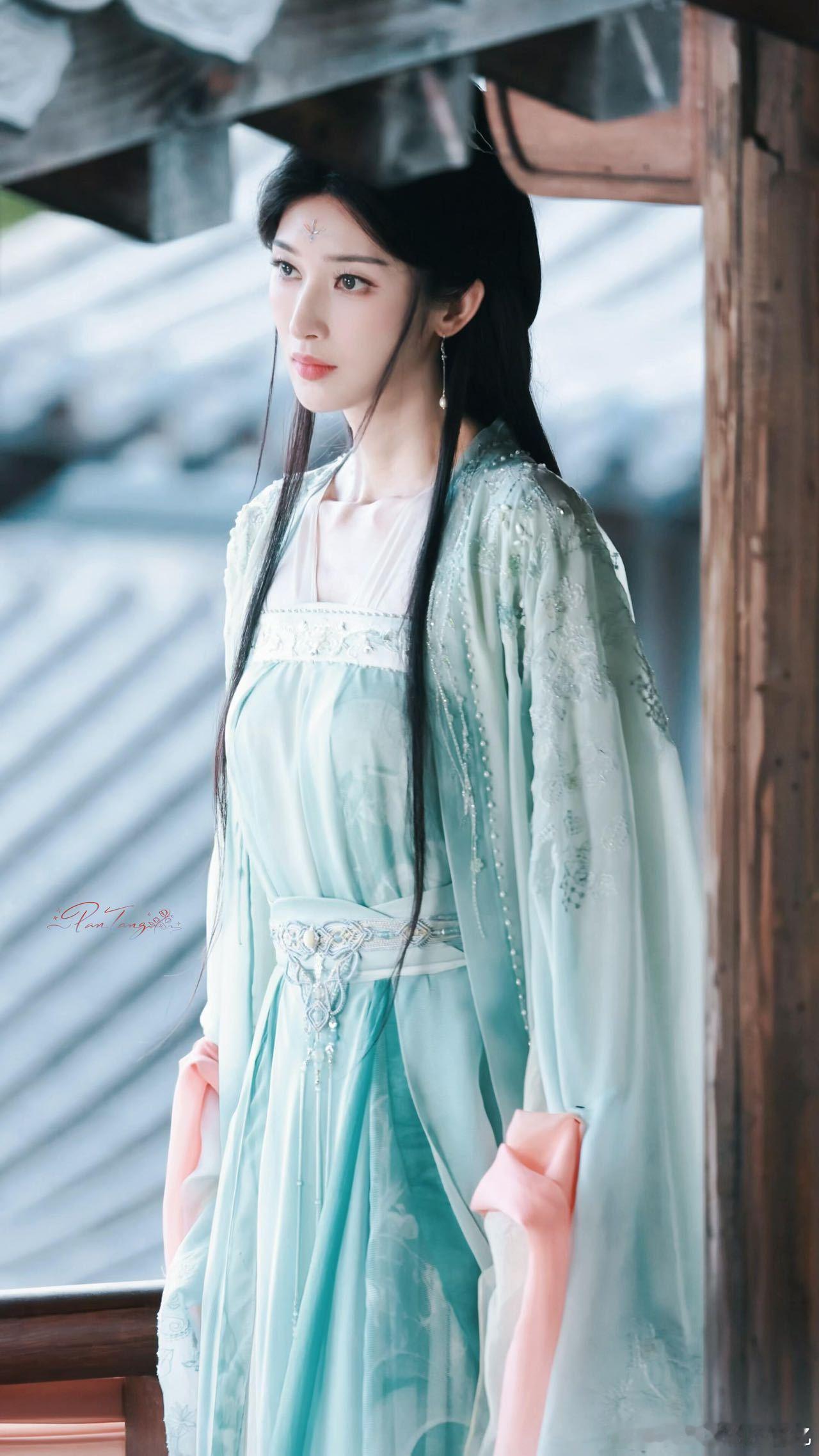 张俪张俪错世录张俪思陵新剧全套古风妆造释出，张俪错世录路透质感拉满，仙气萦绕，狠