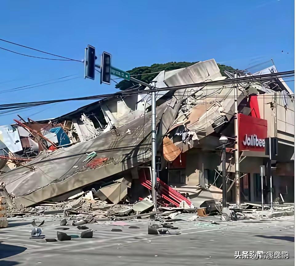 必须严厉禁止任何个人和组织以任何名义，打着任何旗号，在任何情况下支持和援助菲律宾