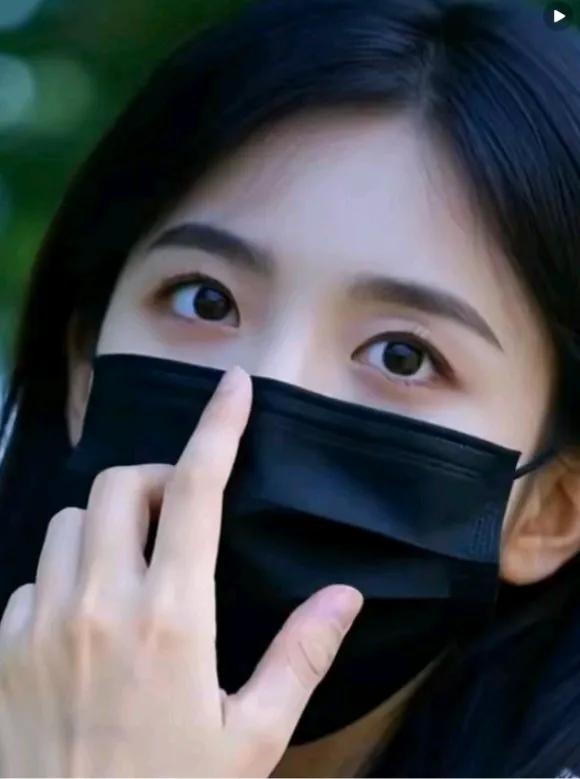 这双眼睛太有杀伤力了。