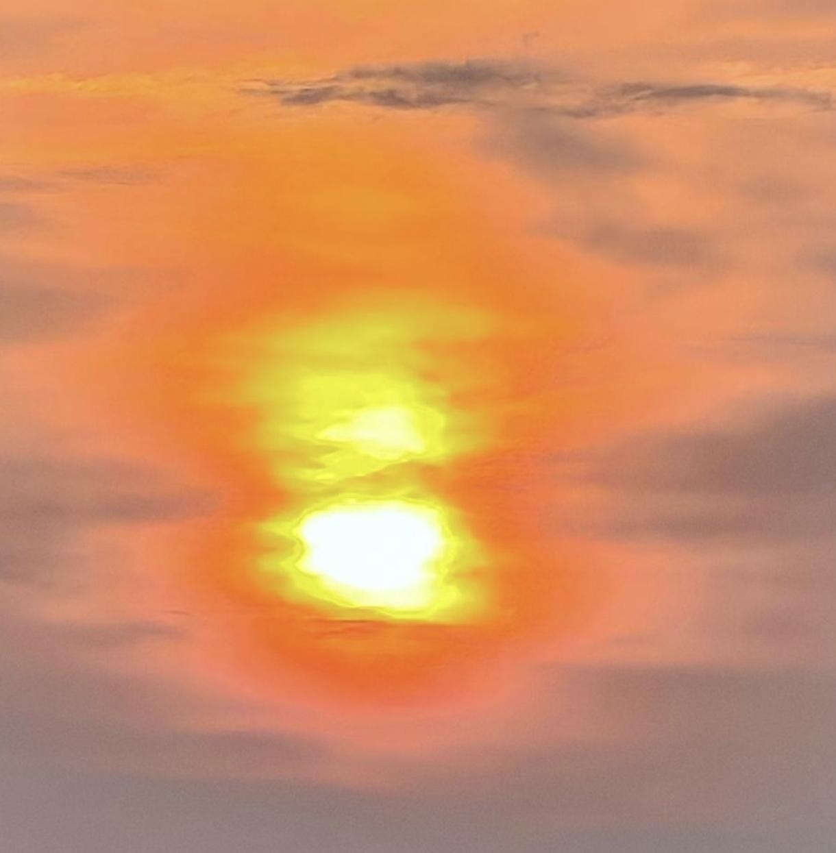 昨天广州的朋友圈都是刮风下雨的，但去了汕尾的人就拍到太阳了，那边的天气很好啊！今