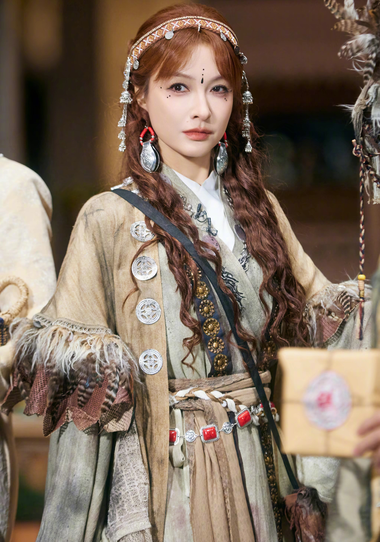 吴昕被夸穿搭越夸张造型越正确吴昕大侦探夸张造型 Ծ‸Ծ: 这也太美了吧，大侦探只