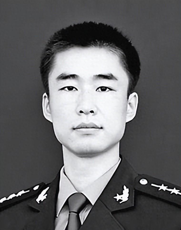 2012 年，山东一名军人请假回家，但迟迟不见归队，上级领导打过去电话询问，三岁