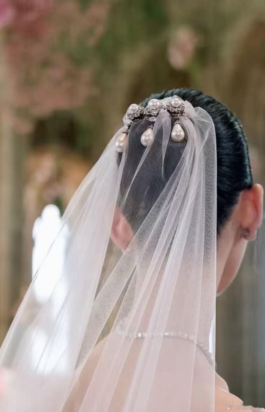 奚梦瑶戴了婆婆的发夹奚梦瑶戴了婆婆的珍珠发夹！奚梦瑶戴了婆婆的珍珠发夹