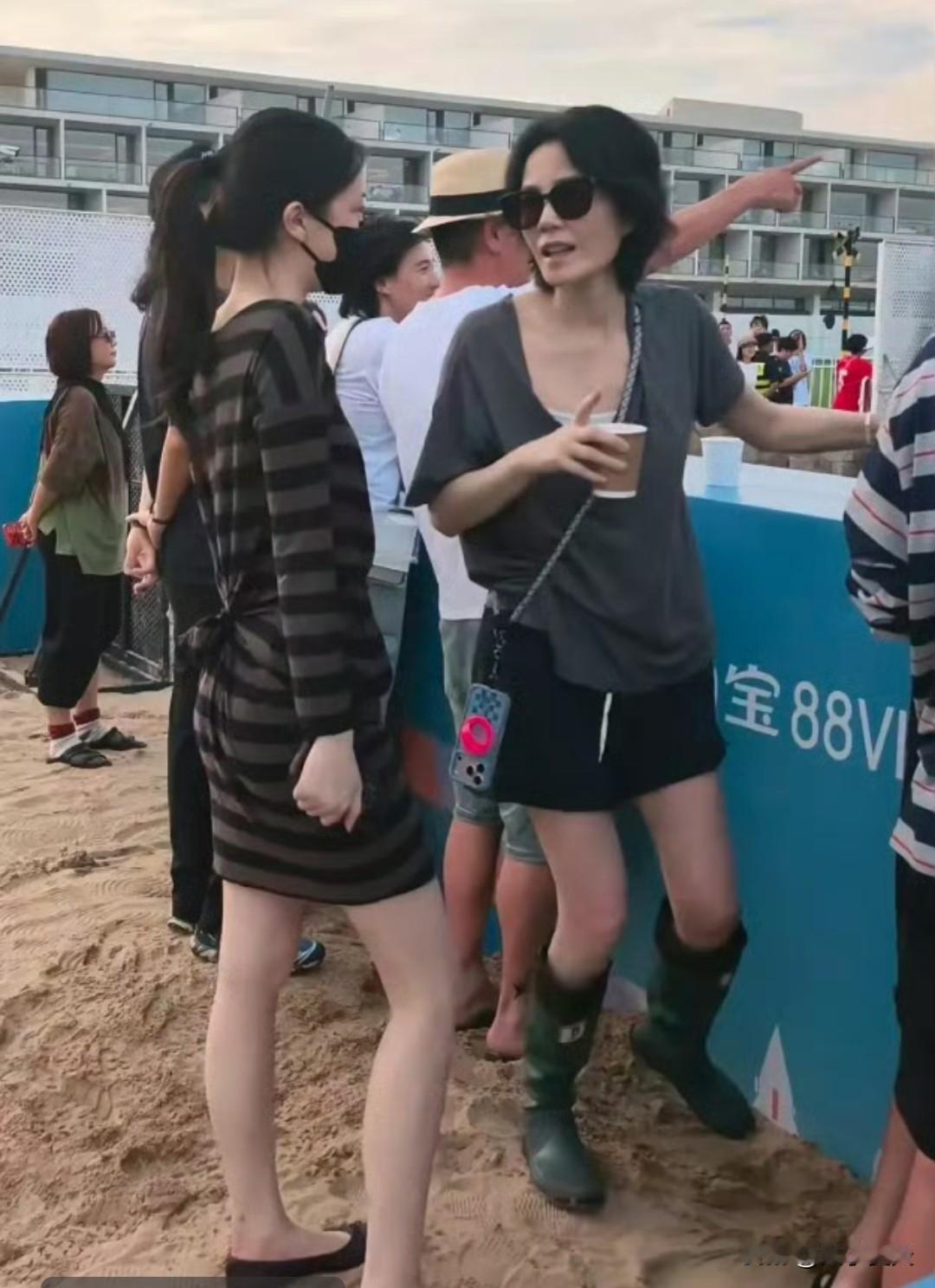 李嫣这身材比例，简直就是高度复刻王菲啊，堪比超模身材！ ​​​