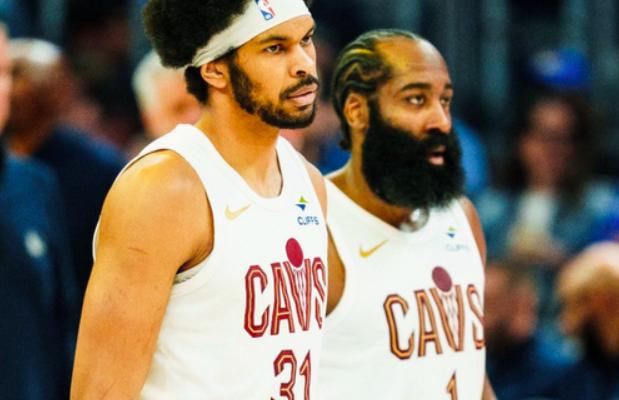 骑士输球哈登和米神当然要背锅，但是主要替补场均3分多一点，场上像无头苍蝇，在进攻