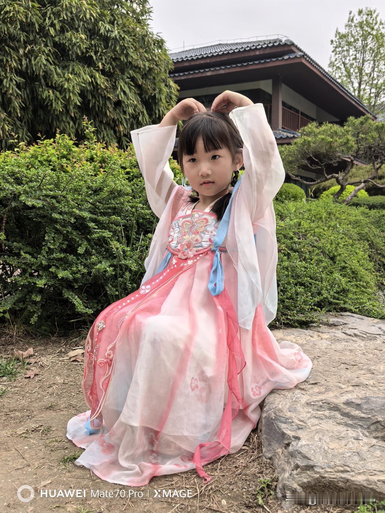 小公主漂亮吗？
猜猜她有几岁？