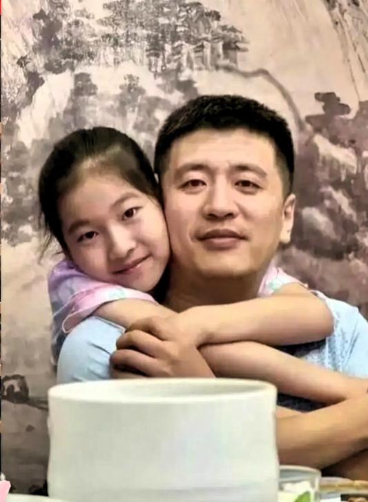 “张姩菡”
再读一遍这个名字
是不是觉得鼻头猛地一酸？
才11岁，这才是他最放不