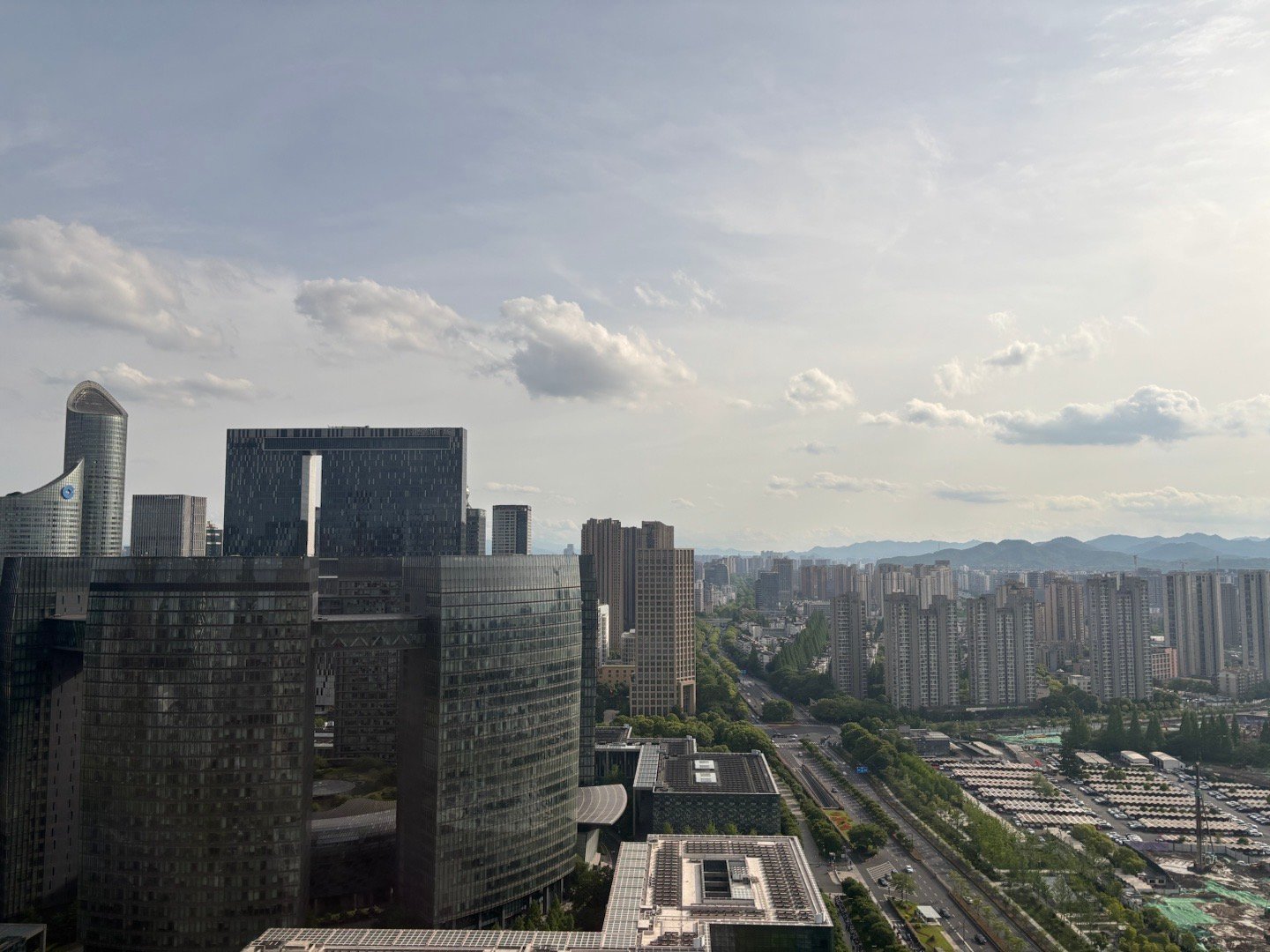 山外青山楼外楼[doge][doge]电线观察新能源大牛说 ​​​