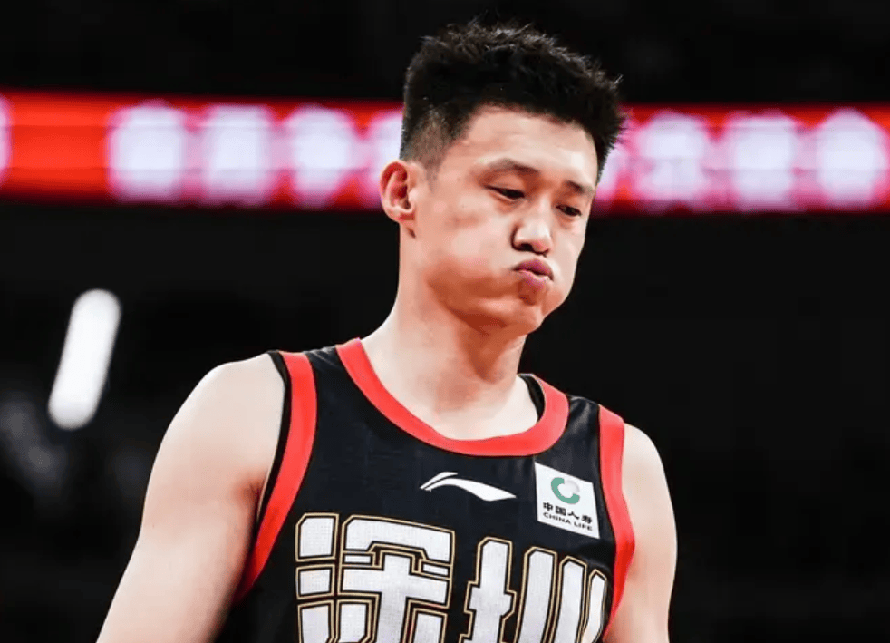 周鹏常规赛场均5.1分，季后赛场均5分&三分命中率42.9%