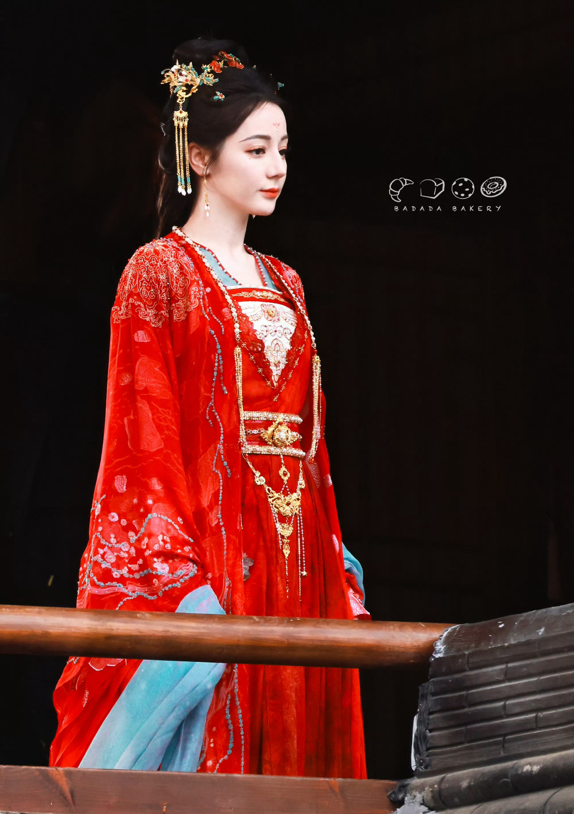 #迪丽热巴陈飞宇慕胥辞婚服路透# 迪丽热巴《慕胥辞》婚服造型饭拍，怎么能美成这样