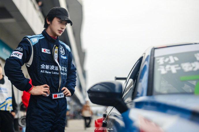 许魏洲一直在感谢 是比赛经验越来越丰富的许魏洲，也是取得好成绩之后不骄不躁一直在