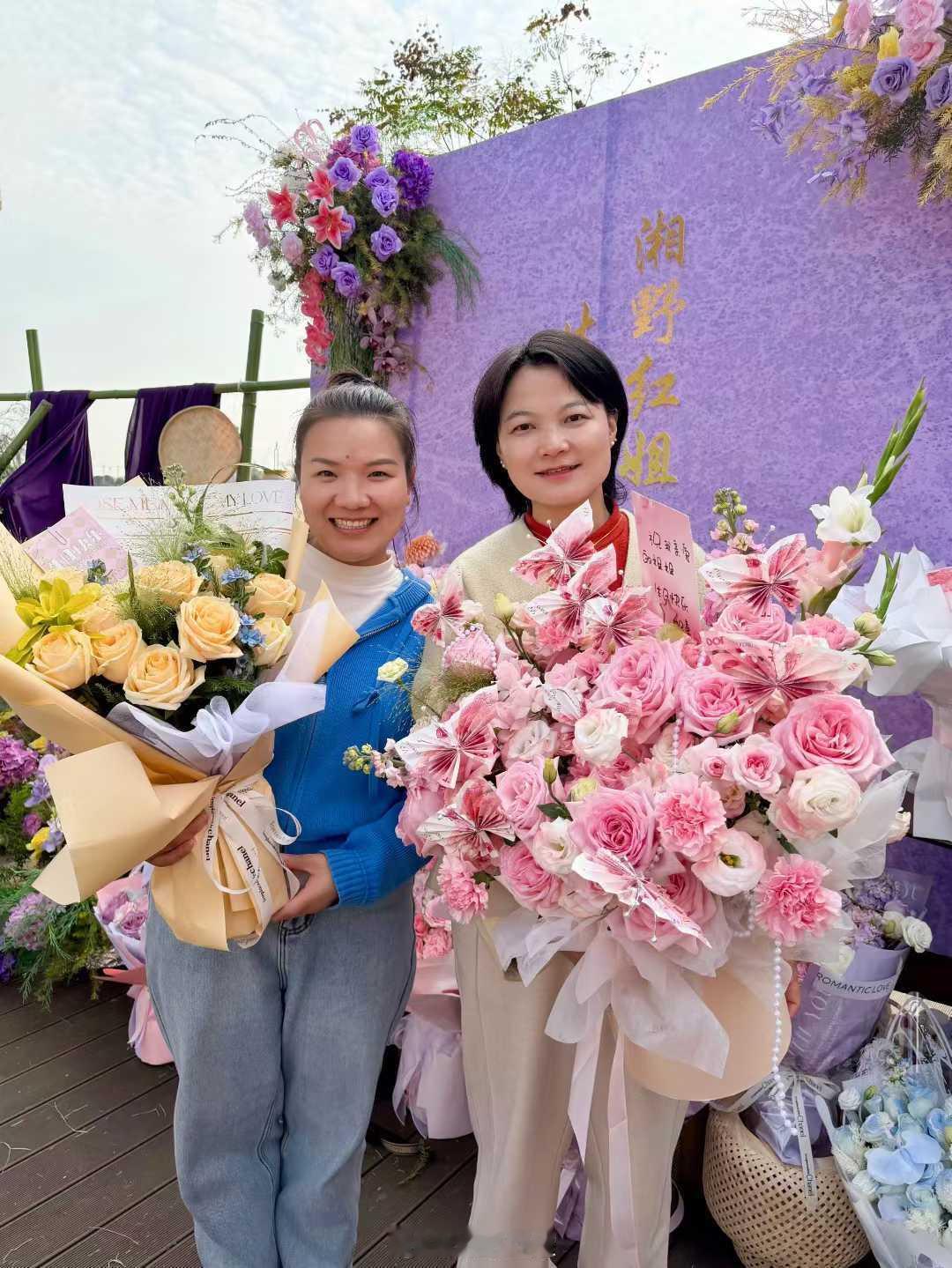 头一次过这么热闹隆重的生日。以前在台里上班的时候，生日这天都在忙着筹备年终的节目