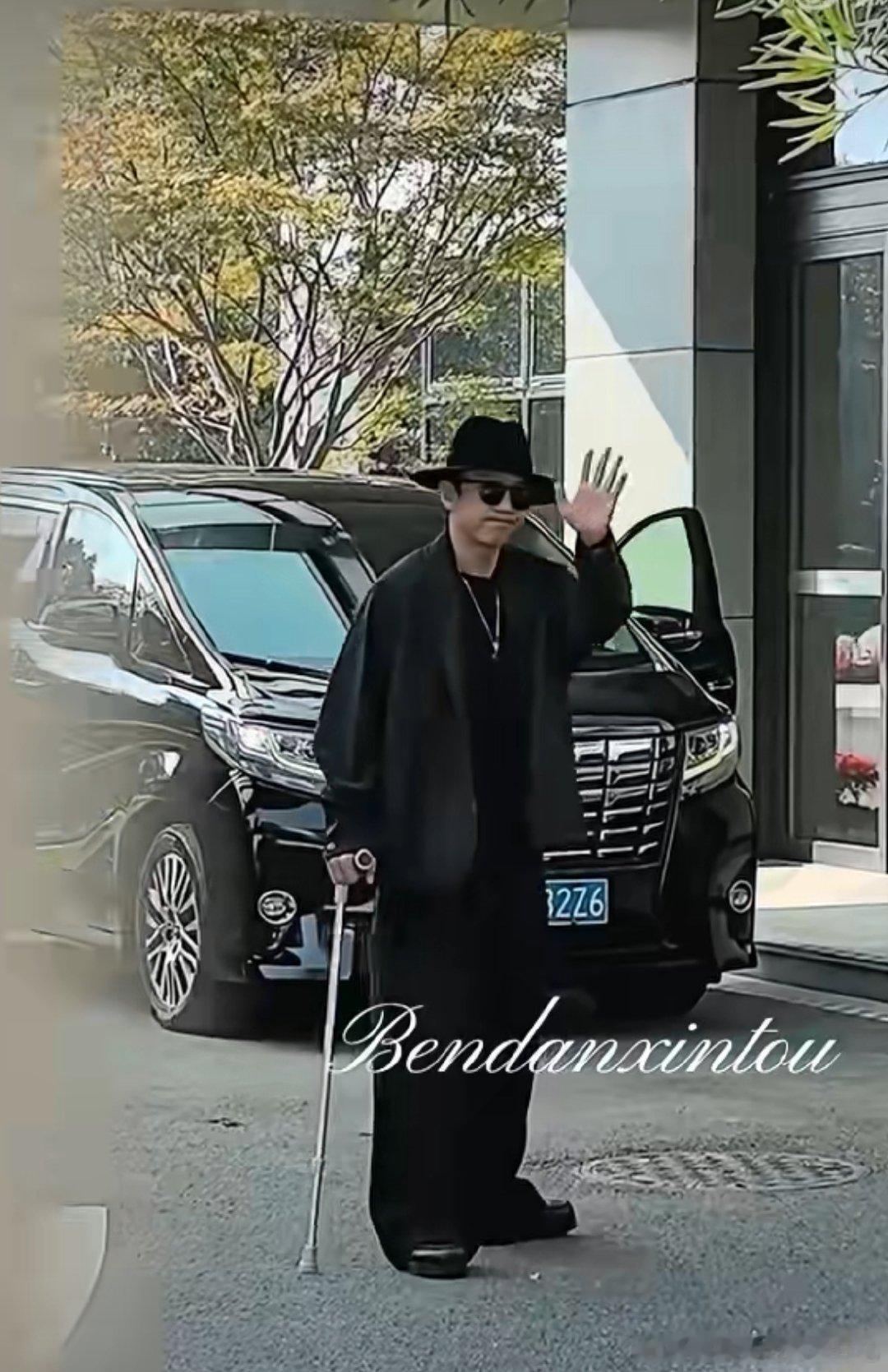 从《烈日灼心》的实力派演员到金鸡常客，邓超始终保持初心，受伤仍坚守舞台，值得所有