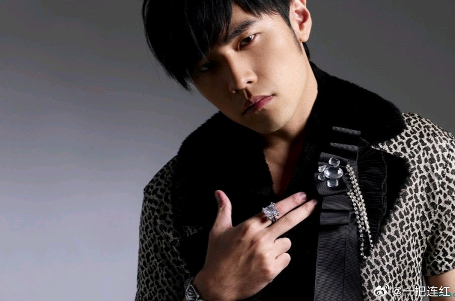 备受期待的2026澳网“一球制胜”赛在座无虚席的罗德拉沃尔球场拉开大幕。华语流行