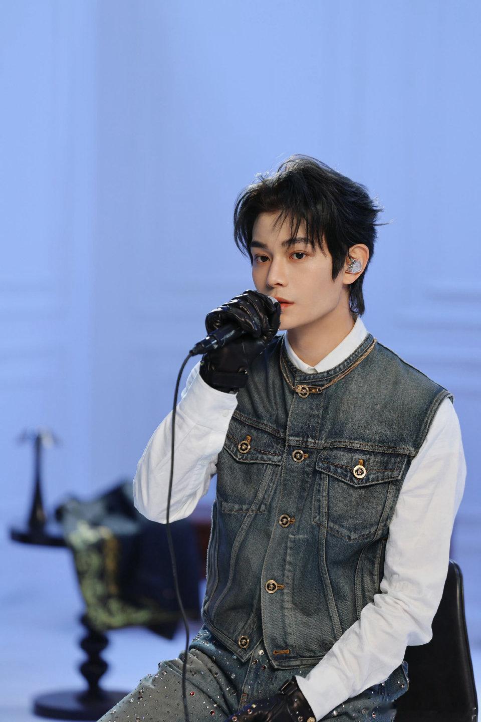 丁禹兮歌曲乖乖啊,今天的你也辛苦了 dyx丁禹兮中餐厅 你是藏在云层里的月亮，也