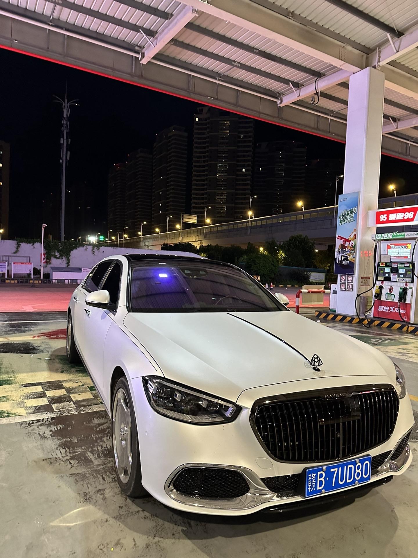 我很喜欢迈巴赫的一句广告语：即使你跑丢了鞋，我依然在原地等你，人生没有...