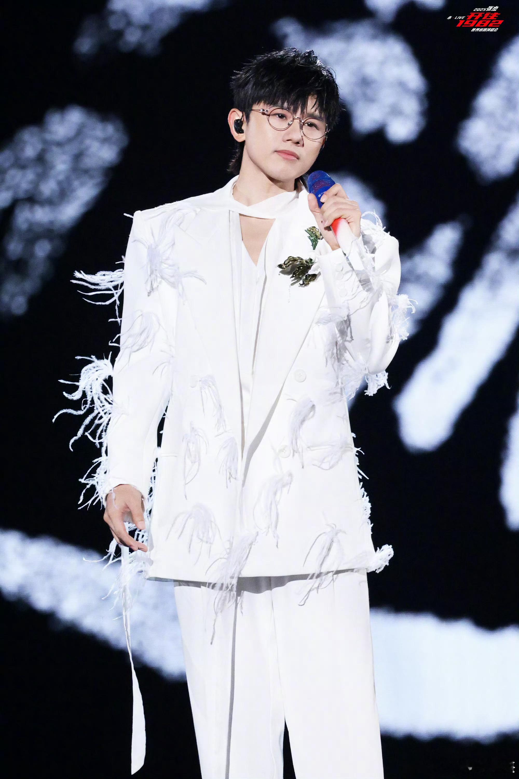 台上见了，哥哥 