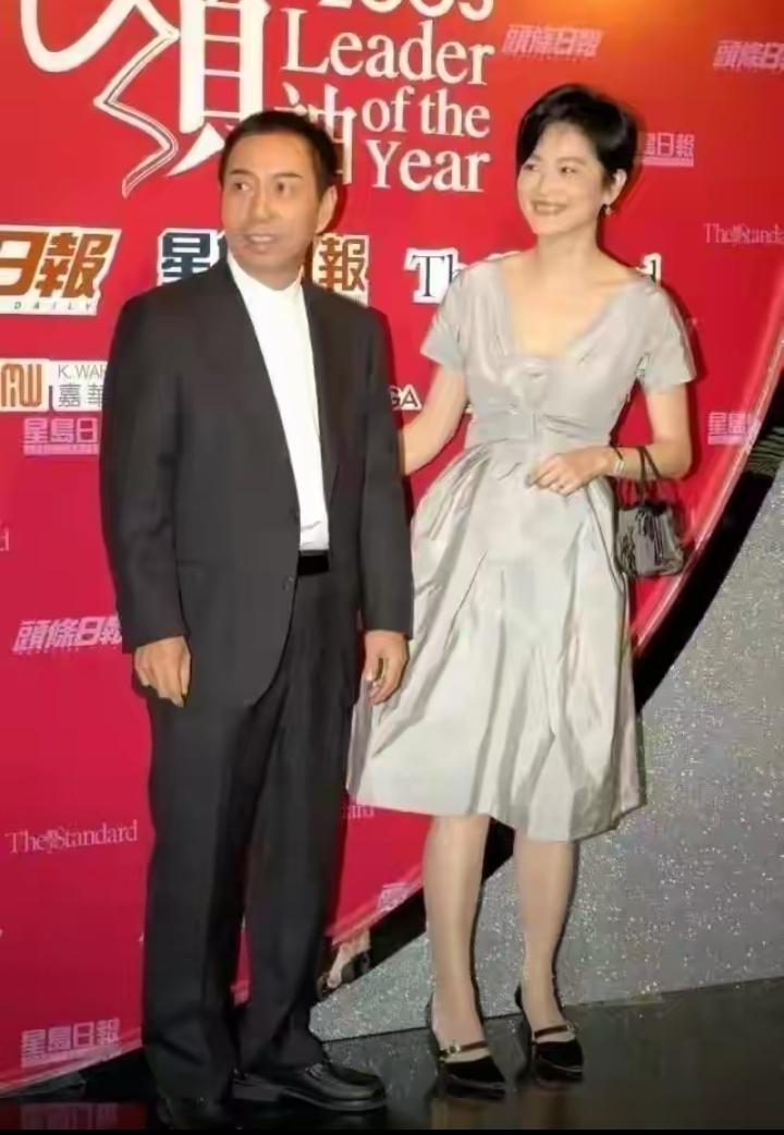 林青霞比好友施南生活到更通透吗？当年林青霞快刀斩乱麻果断地放弃了和秦汉得不到好结