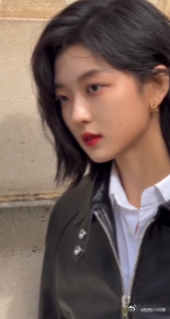 这竟然是孙千生图 谁懂啊！孙千这生图比精修更有质感，路人镜头下依然五官立体，皮肤