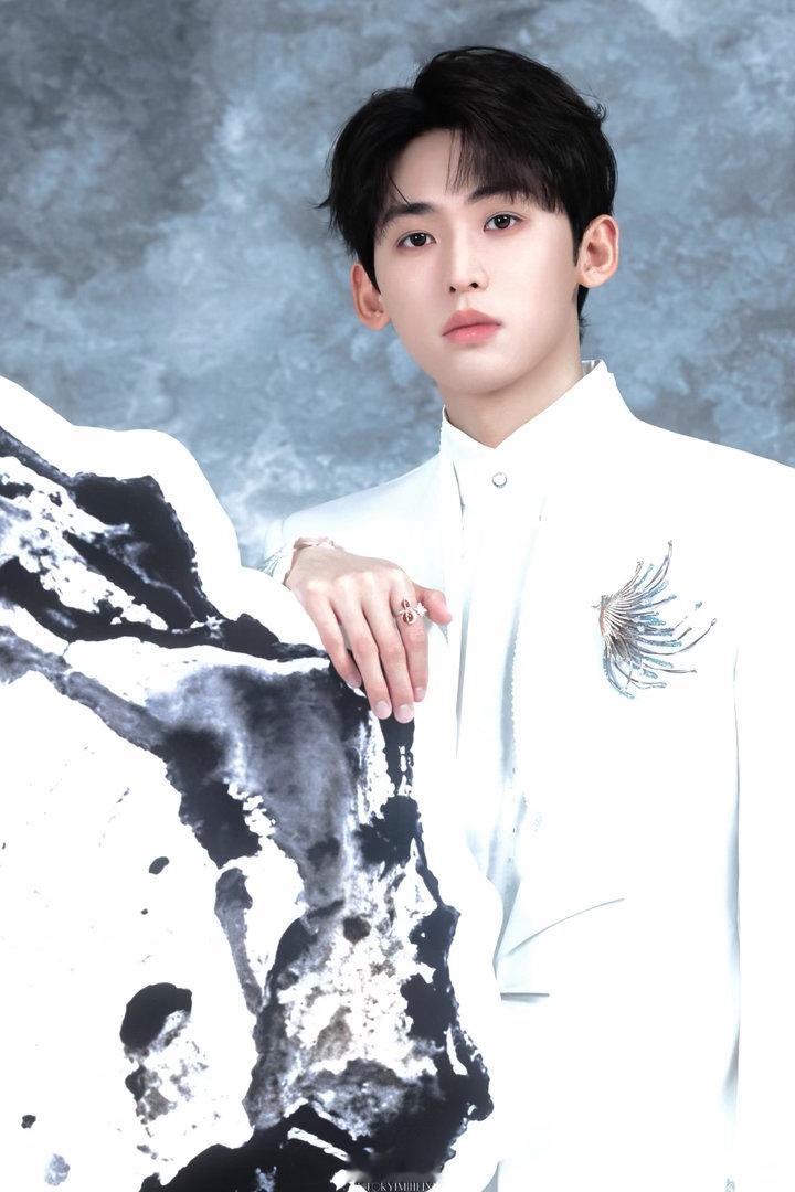 孟佳高瀚宇唐九洲直播拉票孟佳高瀚宇唐九洲齐聚好六直播，在线卖力拉票欢乐互动，氛围