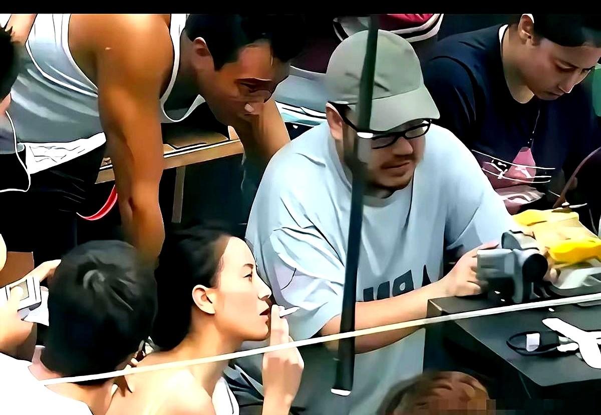 女演员压力大到烟不离手？宋佳这事儿，得从头说。

早年间在横店，大热天穿着厚古装