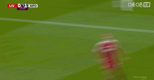 这球，打到手了？？？