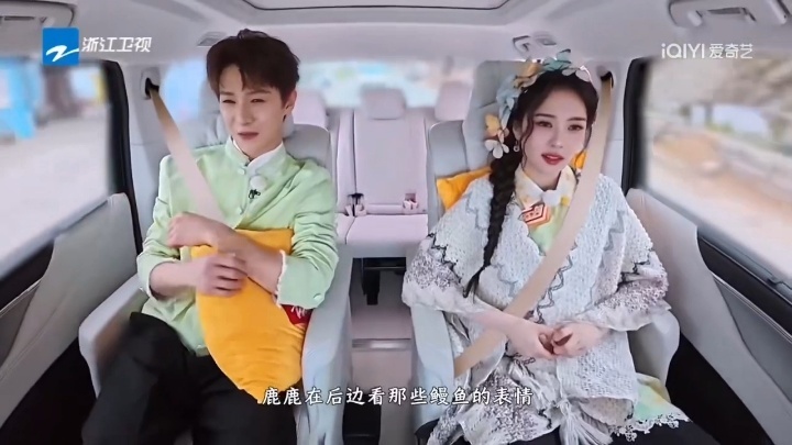 李昀锐喊白鹿鹿鹿奔跑吧这声“鹿鹿”也太甜了吧！李昀锐在《奔跑吧》里喊白鹿，完全没