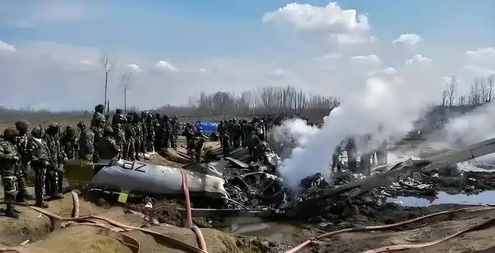 乌方186架无人机被击落，俄方2死6伤、一座炼油厂受损、两座机场停运，哪个损失更