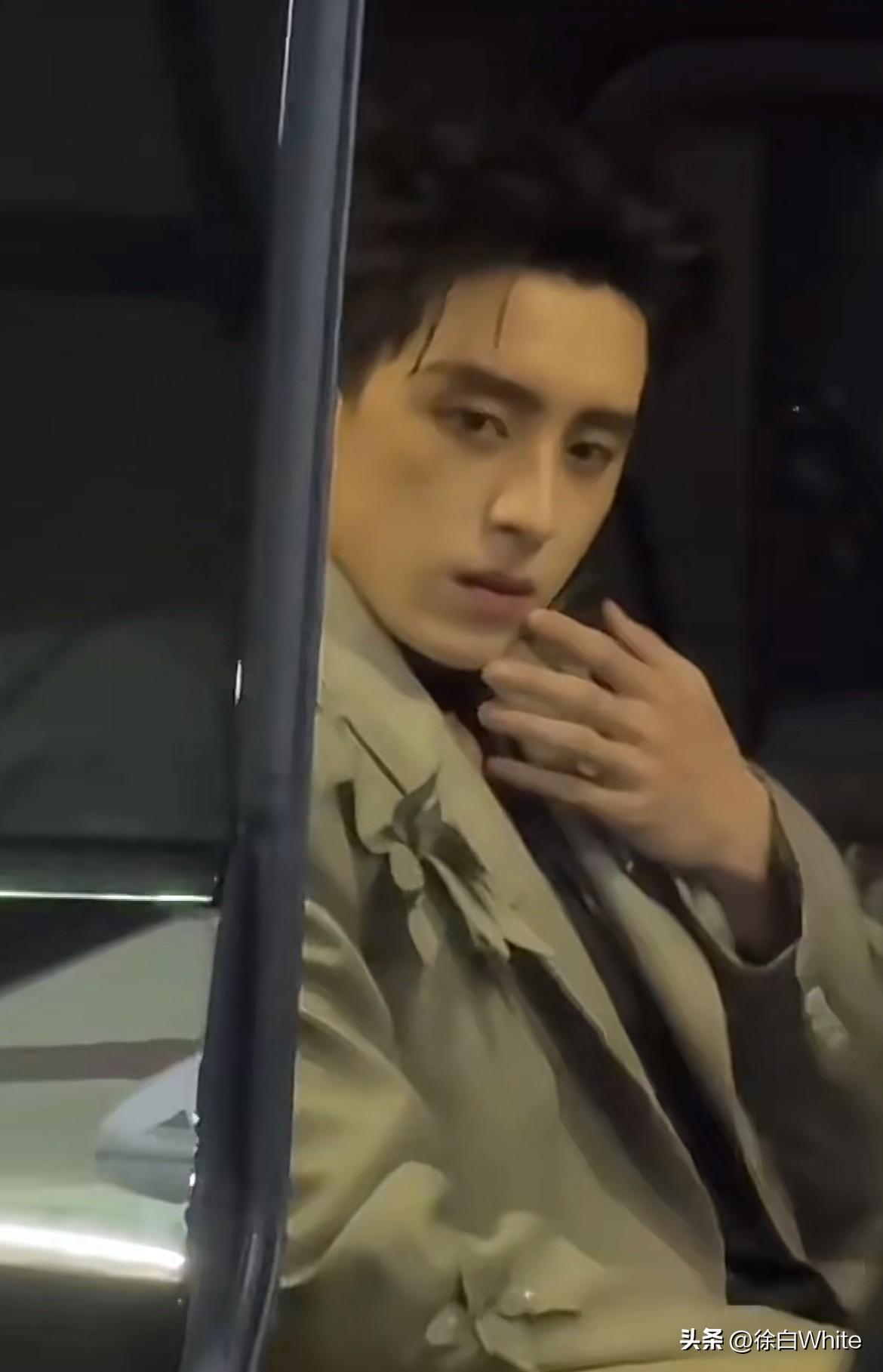 2月5日，敖瑞鹏被SS堵在去🧣之夜的车库，男工作人员斥责SS行为很不尊重人，女