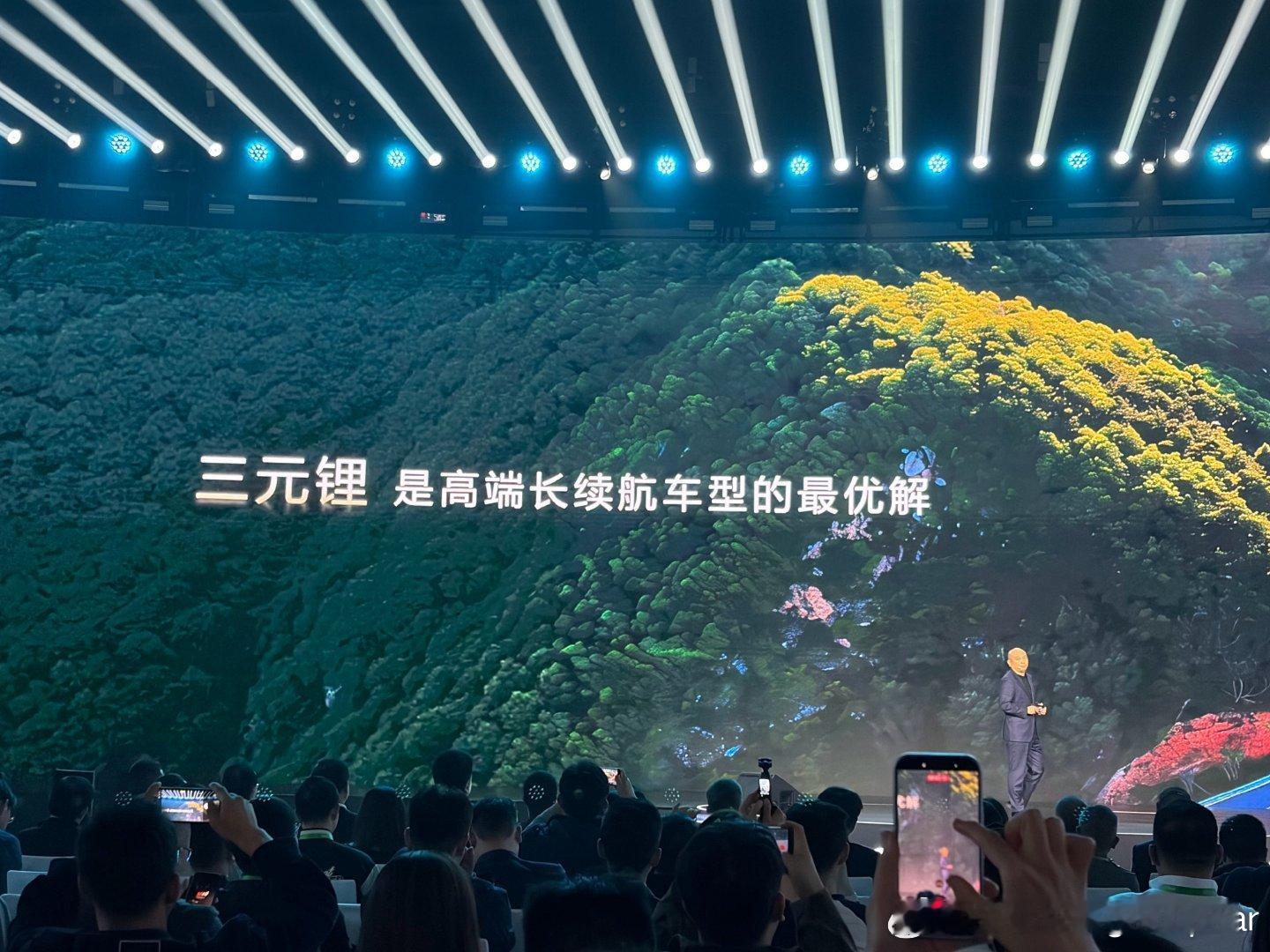 临近2026北京车展，各大厂商开始火拼了。甚至有人说25万以上电车用磷酸铁锂电池