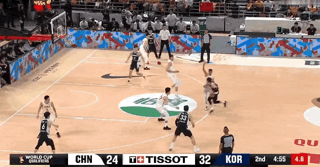 张镇麟末节连进两个三分球，一度让中国男篮看到逆转的希望，但还是回天乏术，以76比