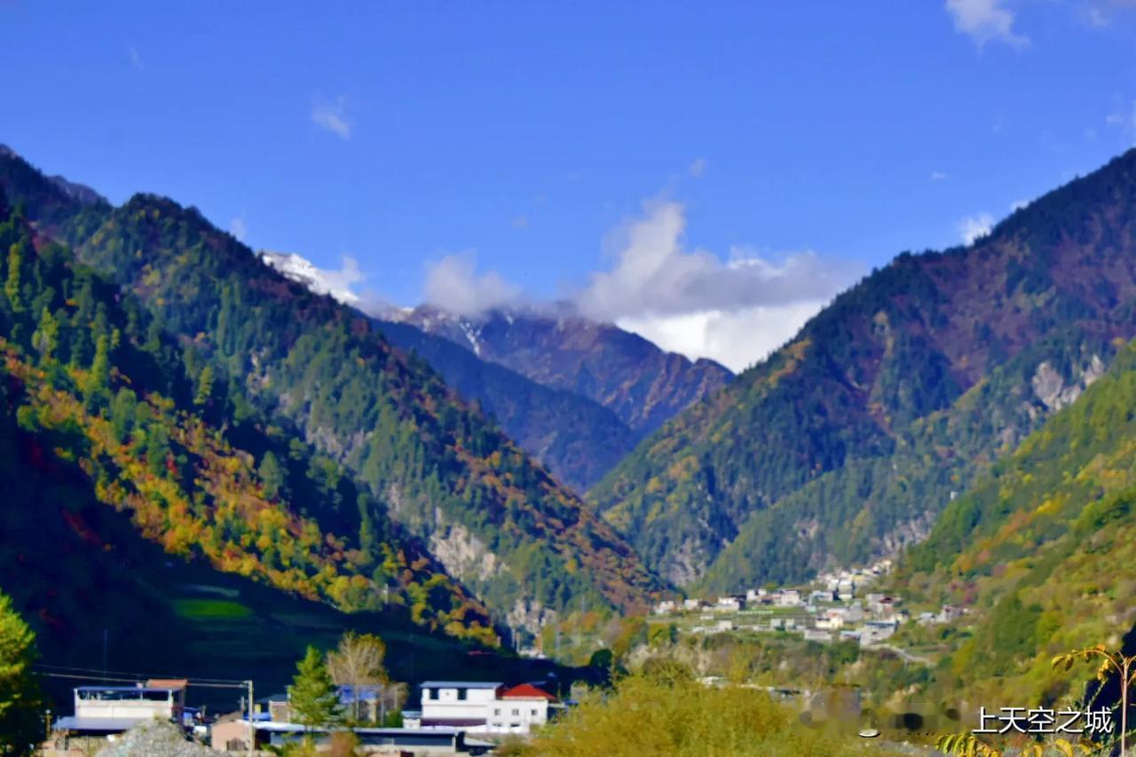 刚走了一趟川西理小路，有遗憾也有意外的收获。雪山彩林、草甸小溪，一路美景不断，全