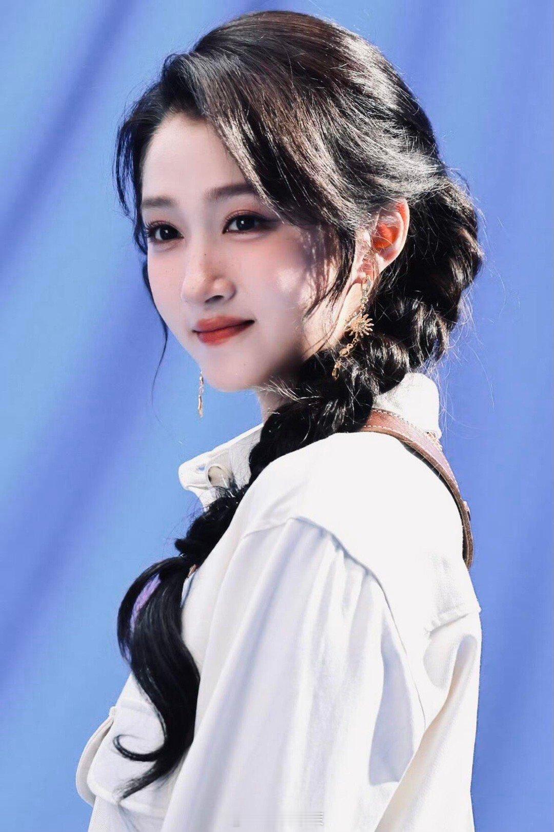 关晓彤[超话]  这妆造也太适合关晓彤了吧关晓彤 ​​​