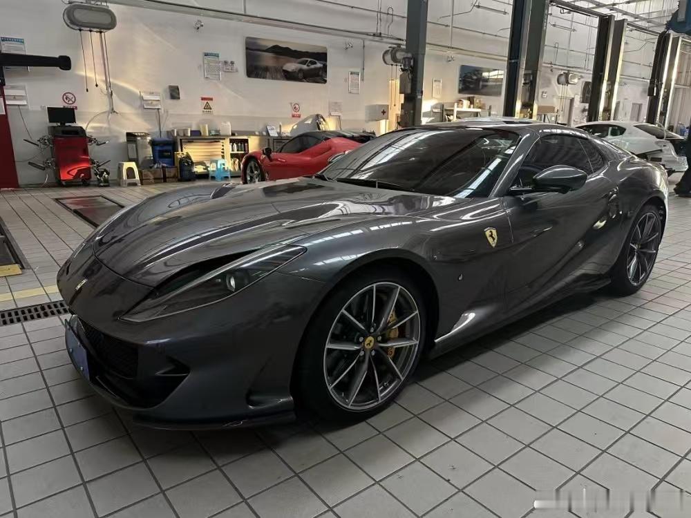 法拉利812GTS ，配色真好看！ 